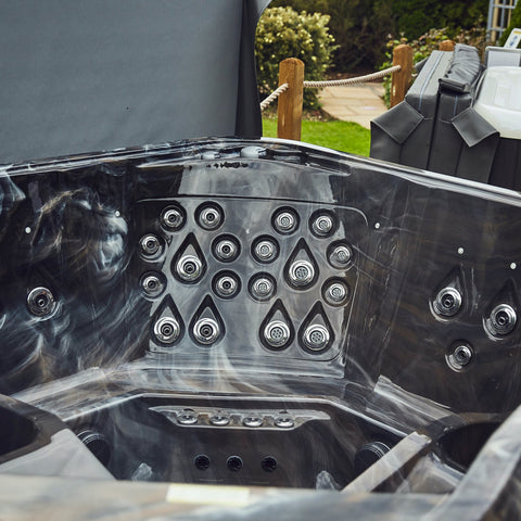 The Lugna hot tub seating